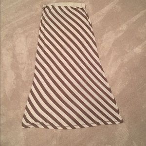 Max Studio Maxi Skirt women’s size L.